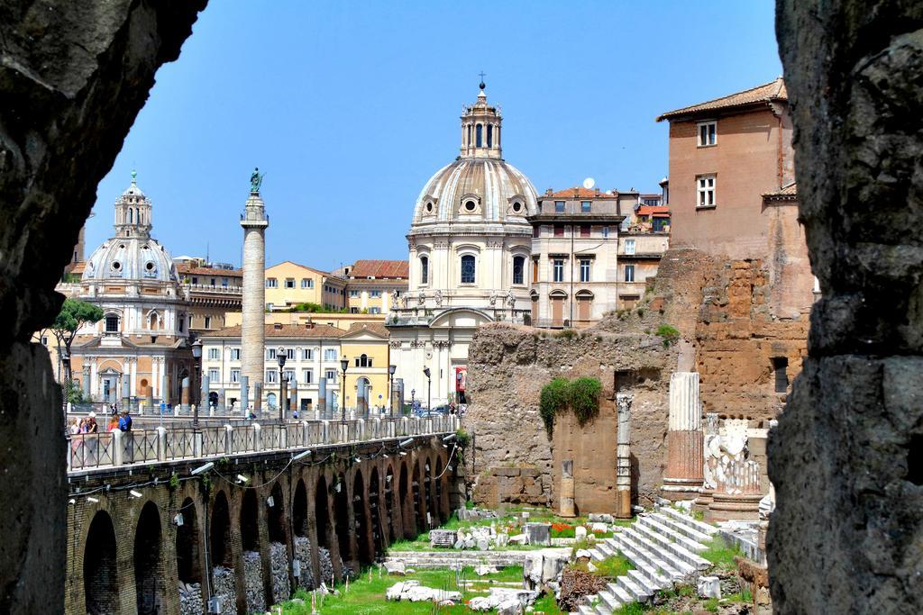 Cozy Apartment Fabia 300 Mt From Colosseum Extérieur photo