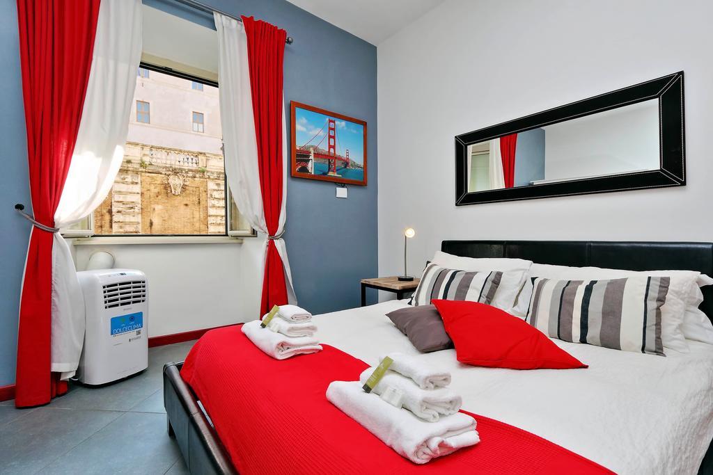 Cozy Apartment Fabia 300 Mt From Colosseum Extérieur photo
