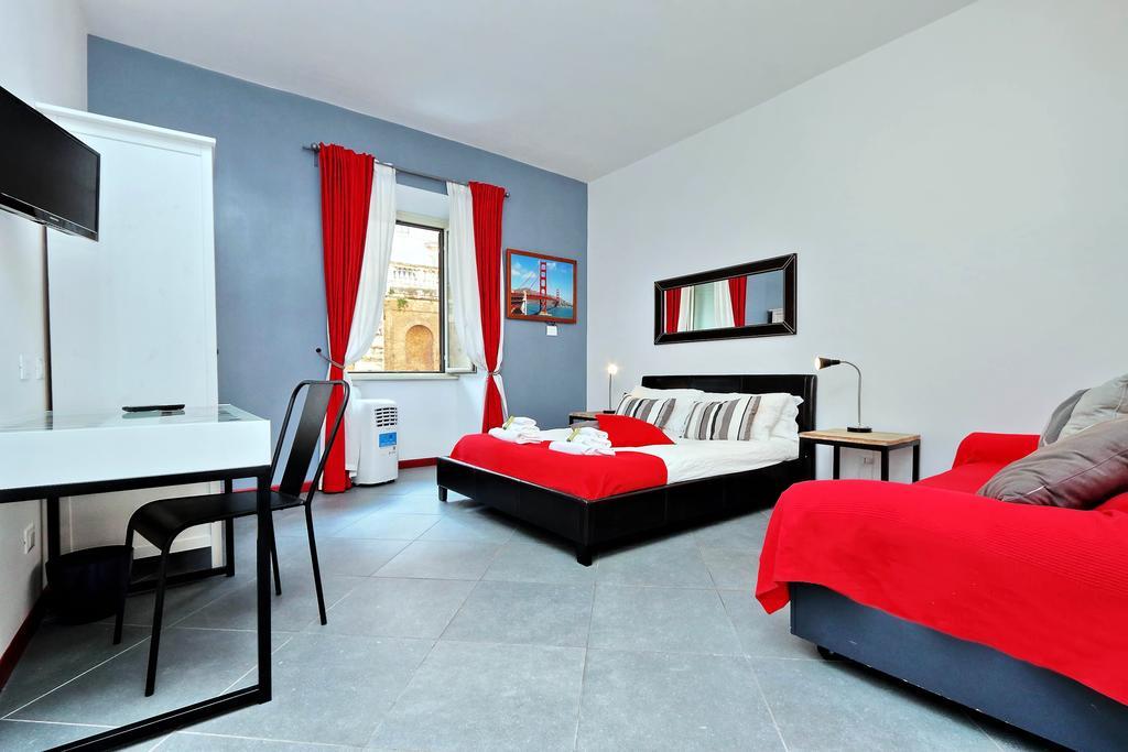 Cozy Apartment Fabia 300 Mt From Colosseum Extérieur photo
