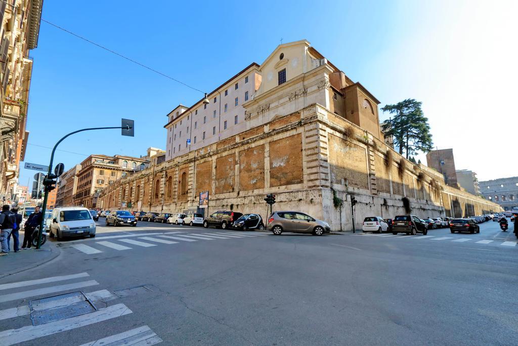 Cozy Apartment Fabia 300 Mt From Colosseum Extérieur photo